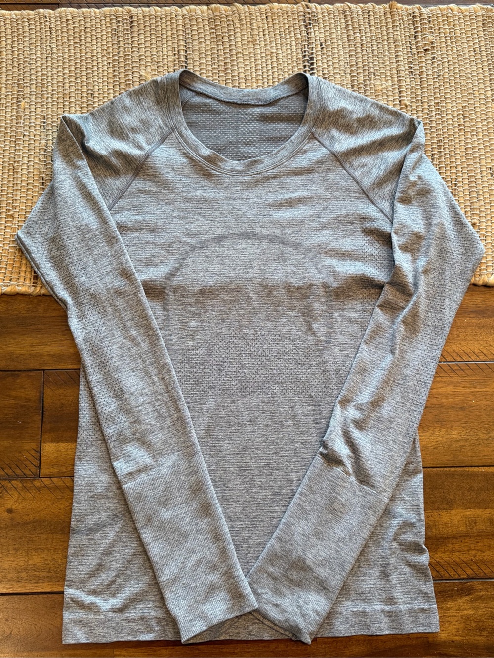 lululemon athletica Gray Long Sleeve size 6